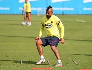 Arturo Vidal participó en primera práctica del Barcelona al mando de Koeman