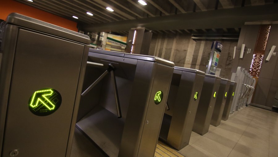 Este lunes reabrió la estación Las Parcelas de la Línea 5 del Metro de Santiago