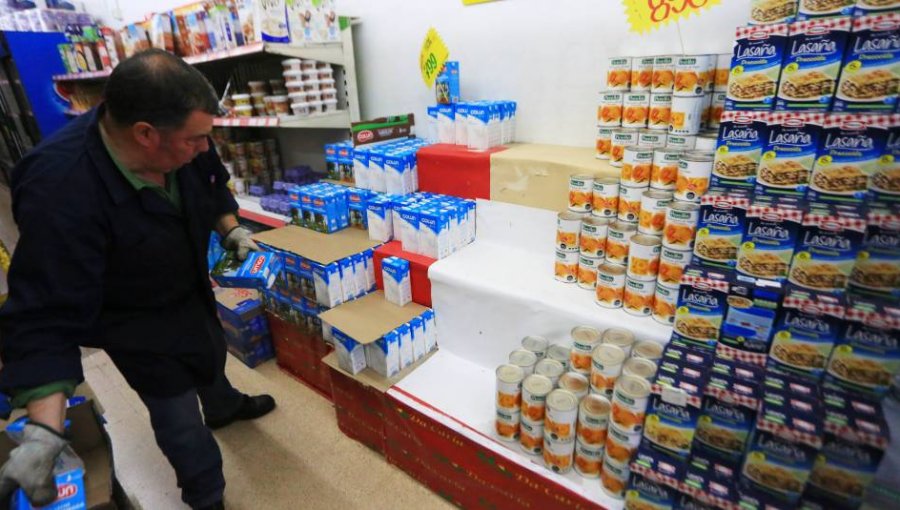 Supermercados advierten que desabastecimiento "se comienza a tornar crítico" entre Valparaíso y Los Lagos por paro camionero