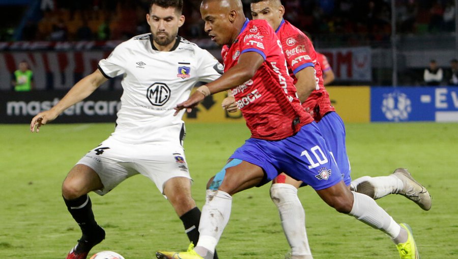 Rival de Colo-Colo en la Copa Libertadores anunció dos casos de Covid-19