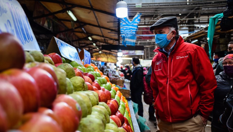 Ministro de Agricultura y desabastecimiento por paro de camioneros: "Desde Biobío al norte no hemos tenido mayores problemas"