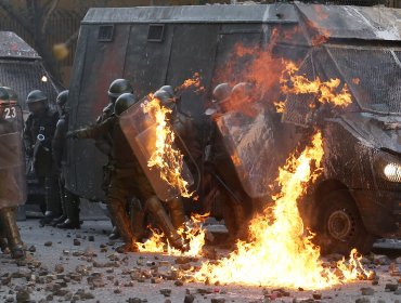 Cinco años de cárcel para sujeto que lanzó molotov a carabineros durante el estallido social