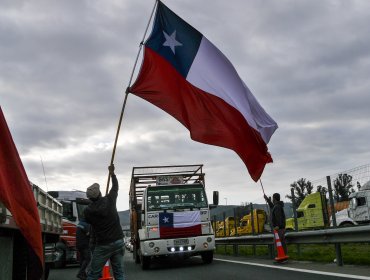 Camioneros de la región de Valparaíso depusieron el paro: máquinas fueron retiradas de la ruta 68