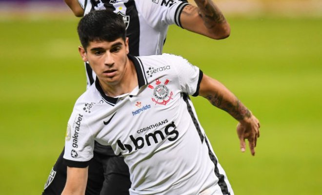 Ángelo Araos vio acción en el agónico triunfo del Corinthians sobre Goiás