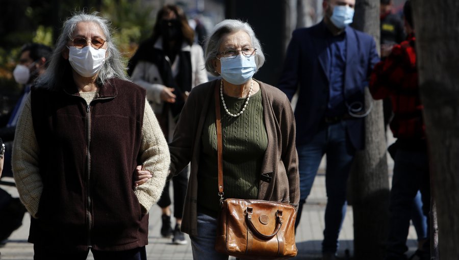 Mayores de 75 años vuelven a los parques y calles tras el inicio del desconfinamiento