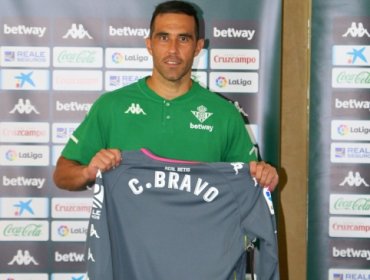 Claudio Bravo en su presentación con el Real Betis: "Me siento más vivo que nunca"