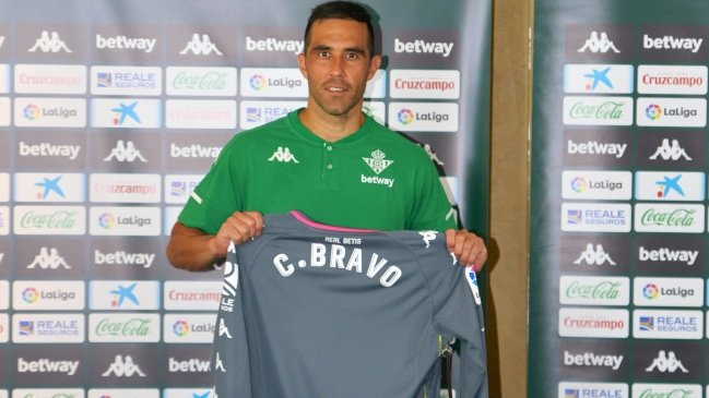 Claudio Bravo en su presentación con el Real Betis: "Me siento más vivo que nunca"