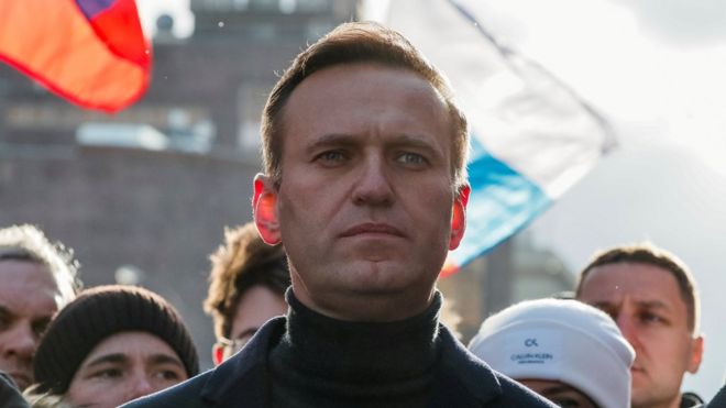 Alexei Navalny: las dos horas que le salvaron la vida al opositor de Putin presuntamente envenenado