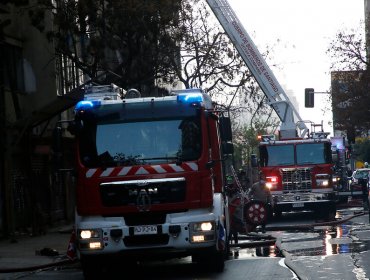 Adulta mayor falleció en incendio que afectó a edificio en el centro de Santiago