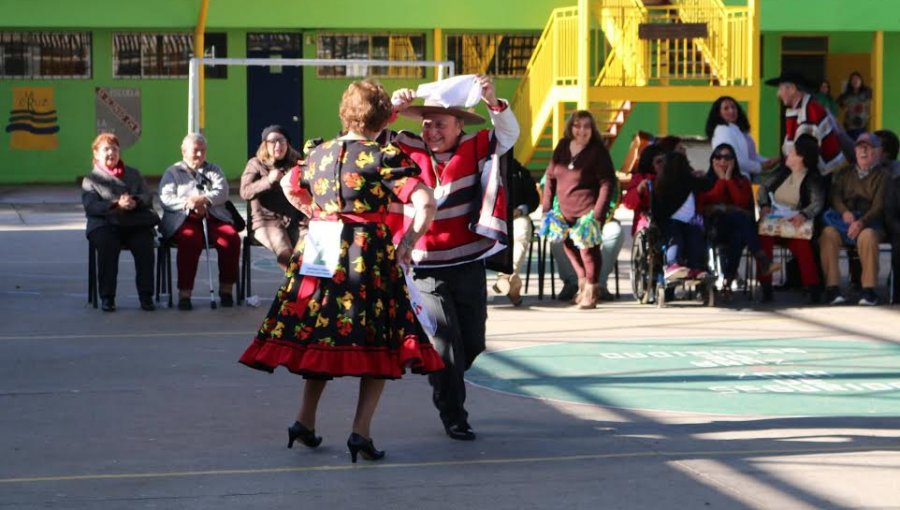 Municipio de La Cruz organiza concursos de payas y cuecas para que familias disfruten el "18" en casa