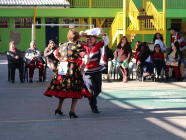 Municipio de La Cruz organiza concursos de payas y cuecas para que familias disfruten el "18" en casa