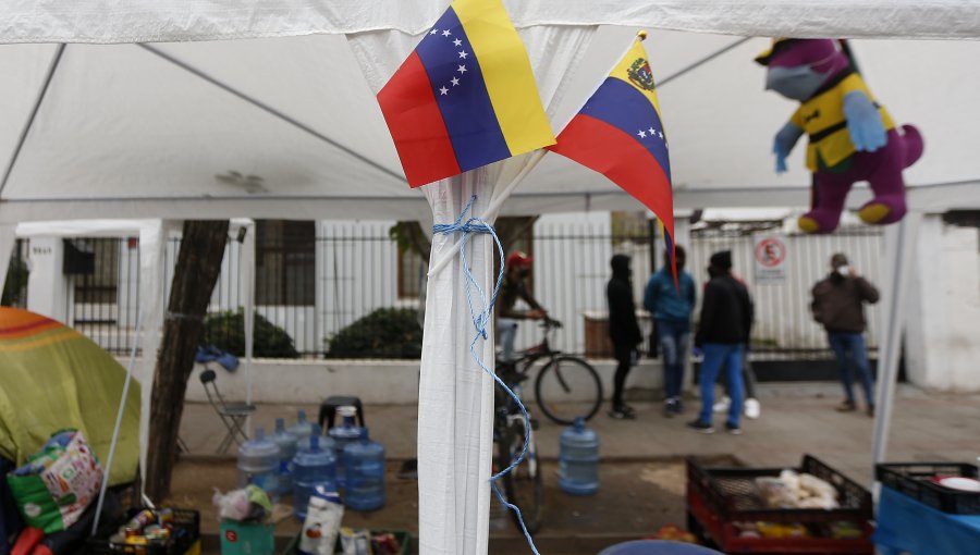 Alcaldesa de Providencia pide a Maduro que agilice trámites para el regreso de venezolanos residentes en Chile