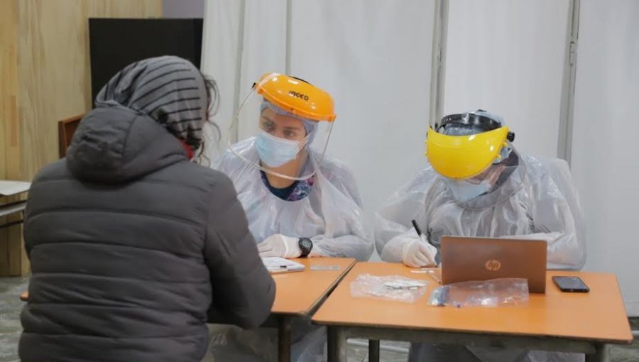 Trabajadores de los cementerios de Valparaíso se realizaron test de PCR