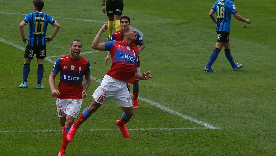 La UC derrota a Huachipato y extiende su ventaja en la cima del Campeonato