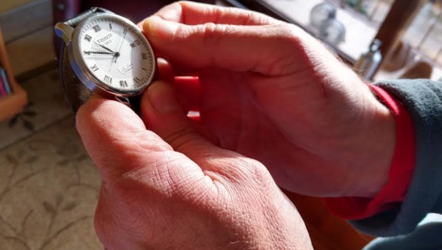 Experto asegura que efectos del cambio de hora pueden durar hasta meses en nuestro organismo