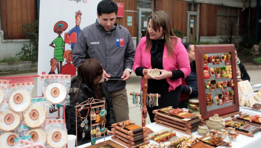 Fonda Fosis reúne a emprendedores de productos típicos chilenos