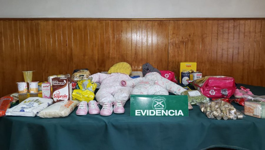 Detienen por estafa a cuatro extranjeros que pedían dinero y alimentos con muñecos en Curanilahue