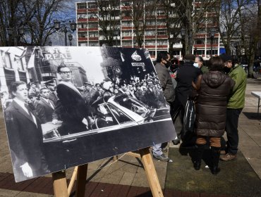 «Allende en la Memoria»: Exposición fotográfica se presentó en plaza de Valdivia