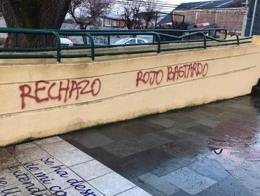 Memorial de Detenidos Desaparecidos en Temuco amanece con rayados a favor de la dictadura