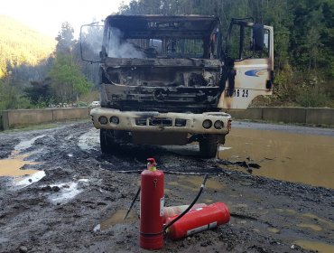 Nuevo ataque deja máquinas y buses quemados en la provincia de Malleco