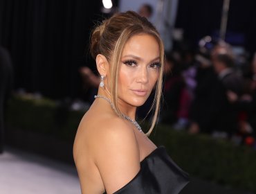 Jennifer Lopez sorprende en comercial con increíble parecido con su madre