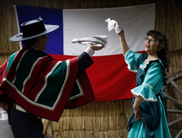 Ministerio de las Culturas inicia agenda de Fiestas Patrias con clases de cueca online