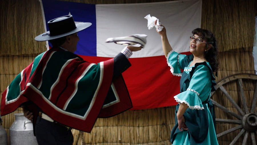 Ministerio de las Culturas inicia agenda de Fiestas Patrias con clases de cueca online