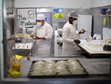 Fiscalizan condiciones sanitarias y protocolos Covid-19 en fábrica de empanadas de Recoleta