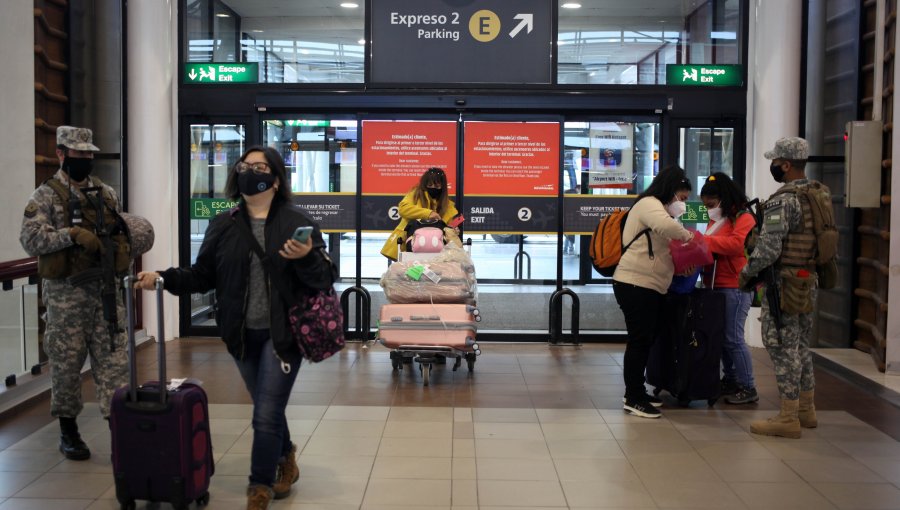 Anuncian agilización de tiempos de control en aduana sanitaria del aeropuerto