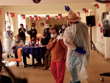 Autoridades celebraron Fiestas Patrias con adultos mayores de La Reina