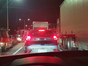 Alta congestión vehicular se registra en la ruta 5 Sur a la salida de la región Metropolitana