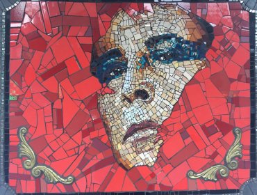 Desconocidos destruyeron mosaico en homenaje a Pedro Lemebel en el centro de Santiago