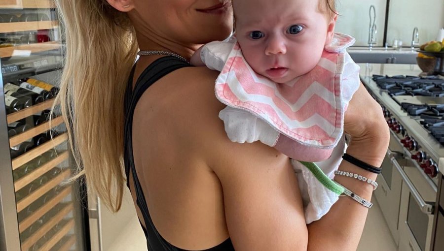 Hija menor de Enrique Iglesias y Anna Kournikova se roba las miradas con ocho meses de vida