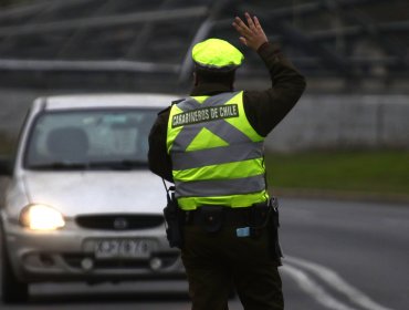 Delincuentes que eludieron control policial golpearon a carabinero y le robaron su arma de servicio en Maipú