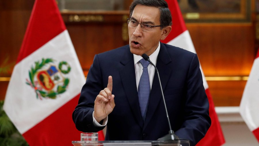 Martín Vizcarra acudió finalmente al Congreso de Perú para defenderse ante posible destitución