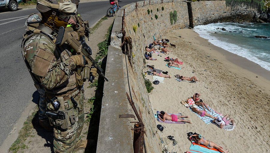 Vecino de la región Metropolitana fue detenido por negarse a ser controlado en Concón: estaba en la playa