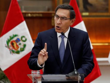 Martín Vizcarra acudió finalmente al Congreso de Perú para defenderse ante posible destitución