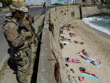 Vecino de la región Metropolitana fue detenido por negarse a ser controlado en Concón: estaba en la playa