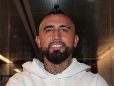 Arturo Vidal arribó a Milán y el Inter le da la bienvenida en redes sociales