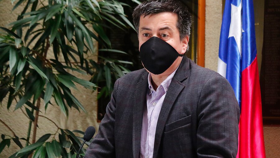 Diputado Andrés Celis denunció en la Comisión de Ética a sus pares Loreto Carvajal y Gabriel Silber