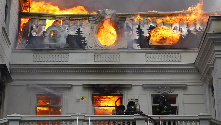 Condenan a joven a tres años de libertad vigilada por incendio en la U. Pedro de Valdivia