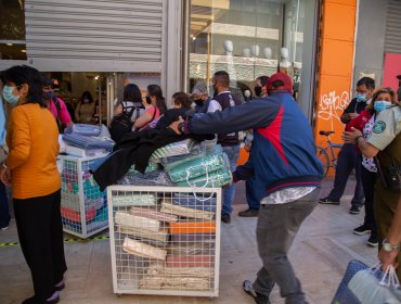 Cursan sumario sanitario a Johnson por aglomeraciones en una tienda de Calama