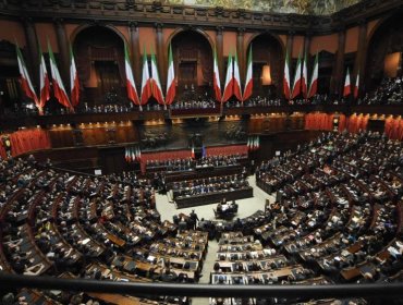 Italia aprueba en referéndum reducir el número de congresistas en más de un tercio