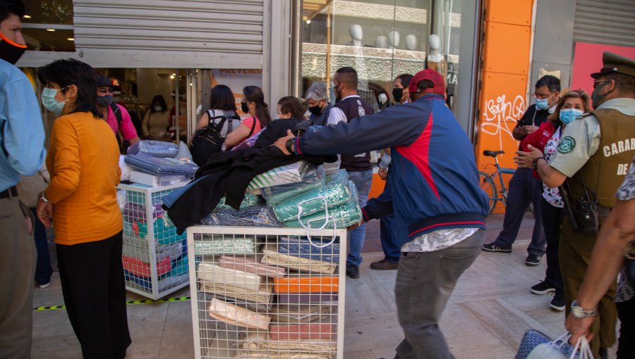 Cursan sumario sanitario a Johnson por aglomeraciones en una tienda de Calama