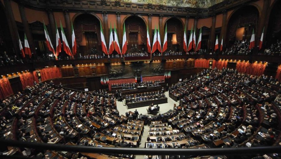 Italia aprueba en referéndum reducir el número de congresistas en más de un tercio