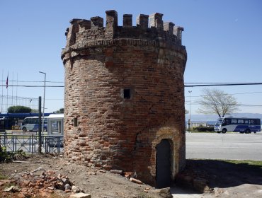 Histórico torreón fue descubierto tras años de estar bajo maleza en Talcahuano