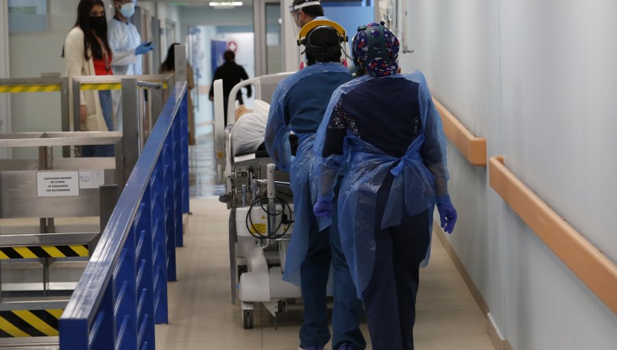 Coronavirus en Chile: Nuevos casos siguen sobre los 2 mil diarios y se registran 64 muertes en últimas horas