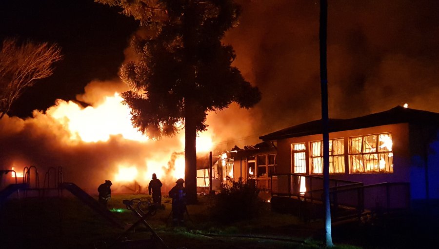 Jueza negó prisión preventiva a imputados por incendio de internado en Lanalhue