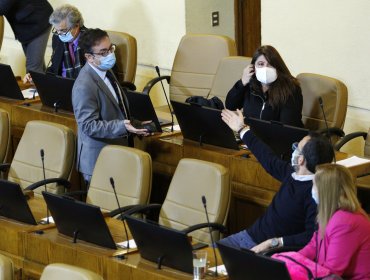 Revolución Democrática y Ex Nueva Mayoría critican decisión de Frente Amplio de restarse de primarias