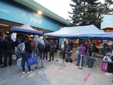 Pasajeros arriban a terminales de buses ante posibilidad de viajar entre regiones